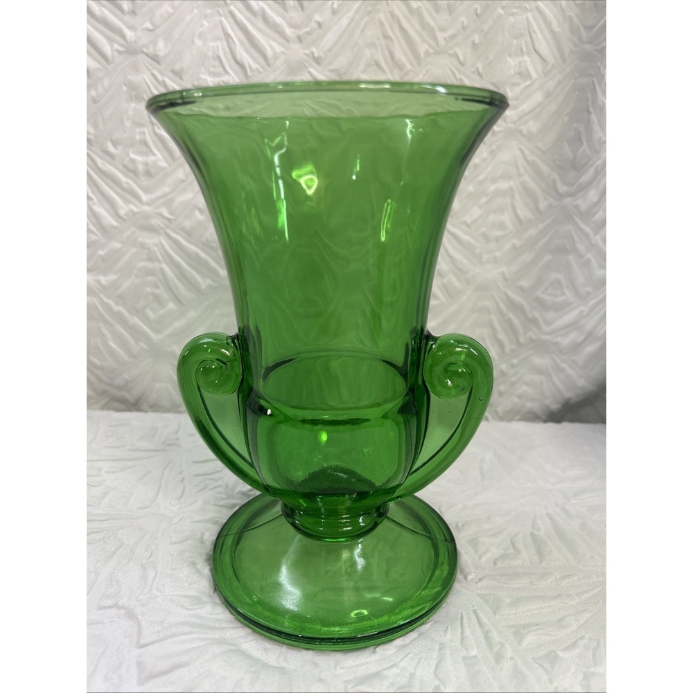 Fostoria Glass Vase 1926 - 1931 by George Sakier Emerald Green Art Deco. 8'' VTG